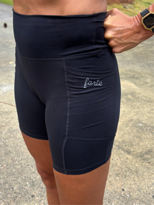 MONO B BIKER SHORT BLACK: FORTE POCKET