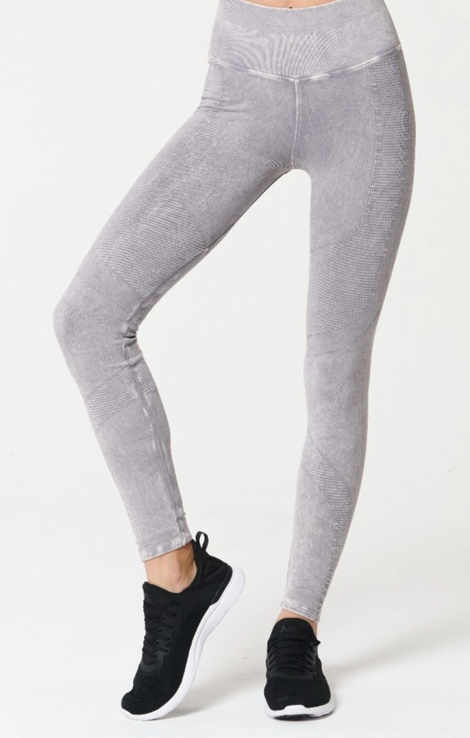 NUX One by One Legging in Stone Mineral Wash